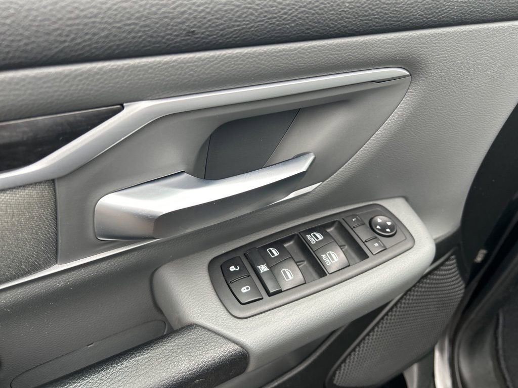 2020 RAM 1500 Big Horn Crew Cab 4x4 5'7" Box