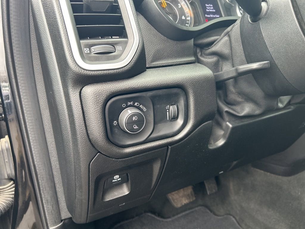 2020 RAM 1500 Big Horn Crew Cab 4x4 5'7" Box