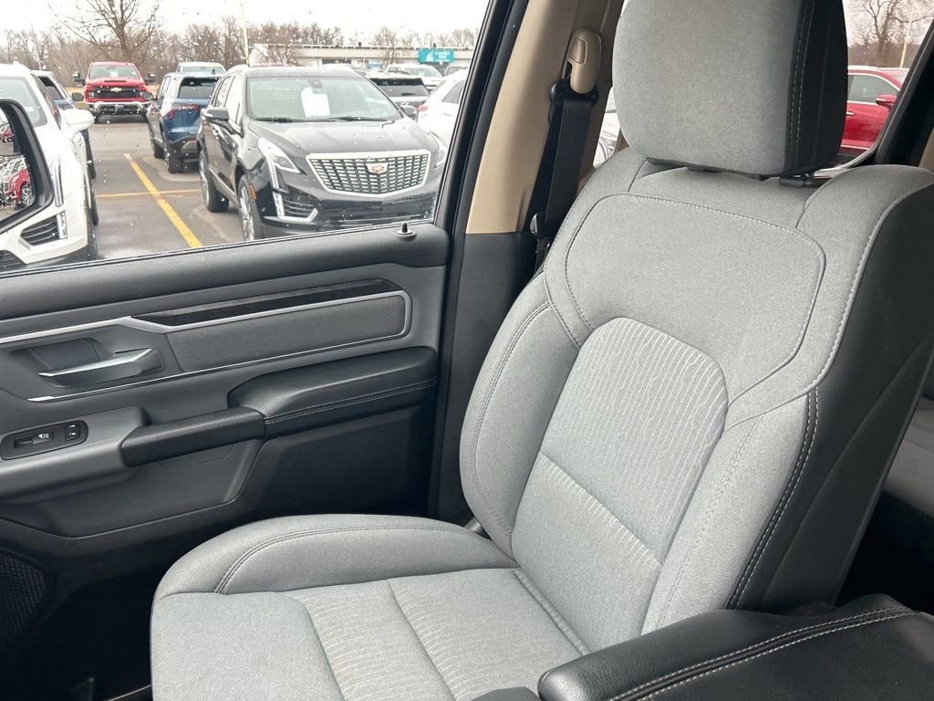 2020 RAM 1500 Big Horn Crew Cab 4x4 5'7" Box