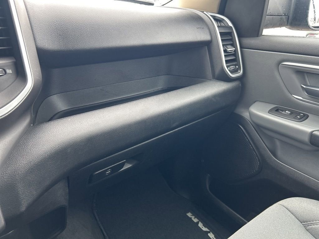 2020 RAM 1500 Big Horn Crew Cab 4x4 5'7" Box