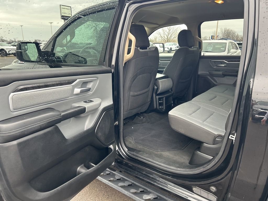 2020 RAM 1500 Big Horn Crew Cab 4x4 5'7" Box