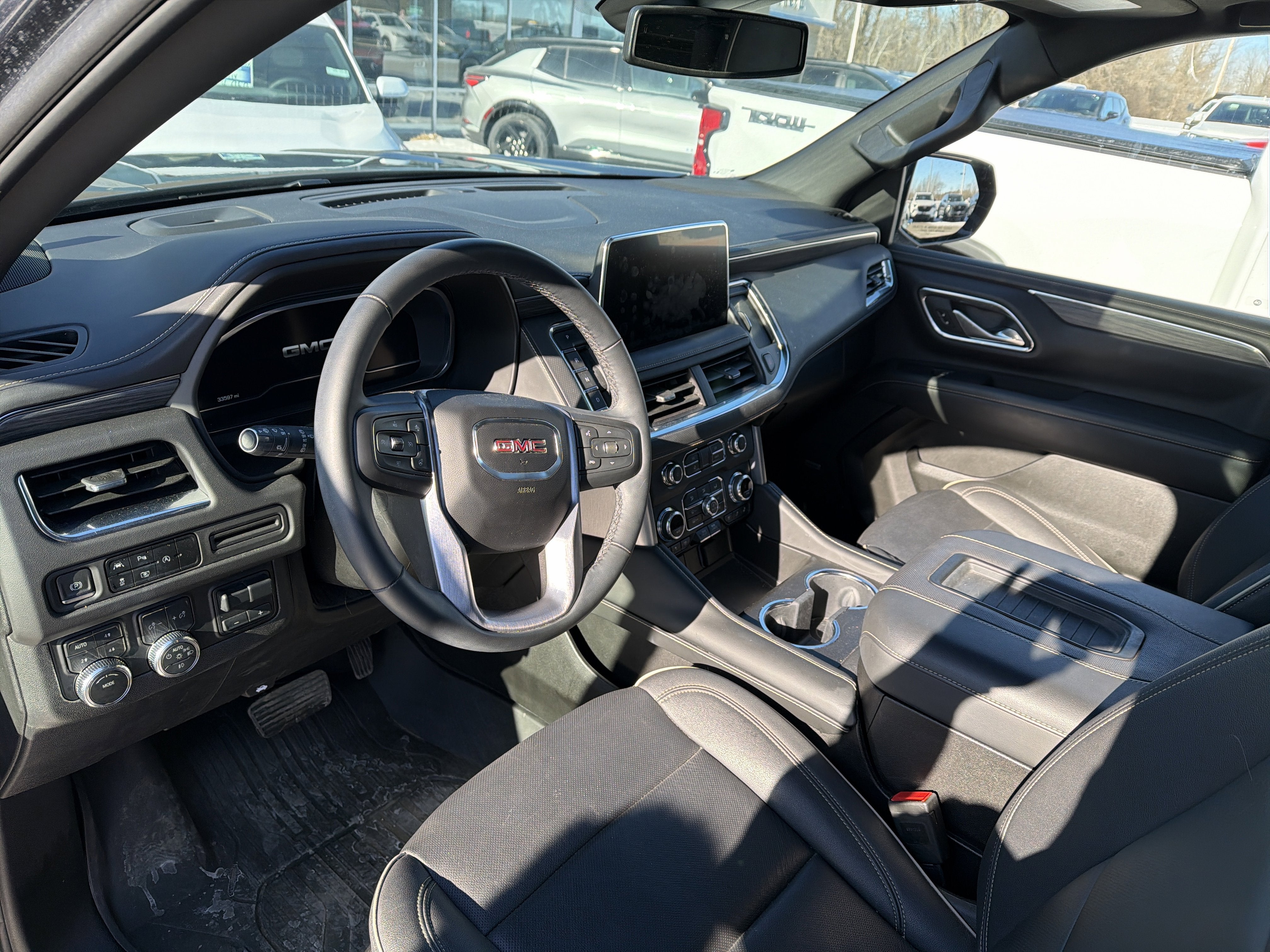 2023 GMC Yukon SLT