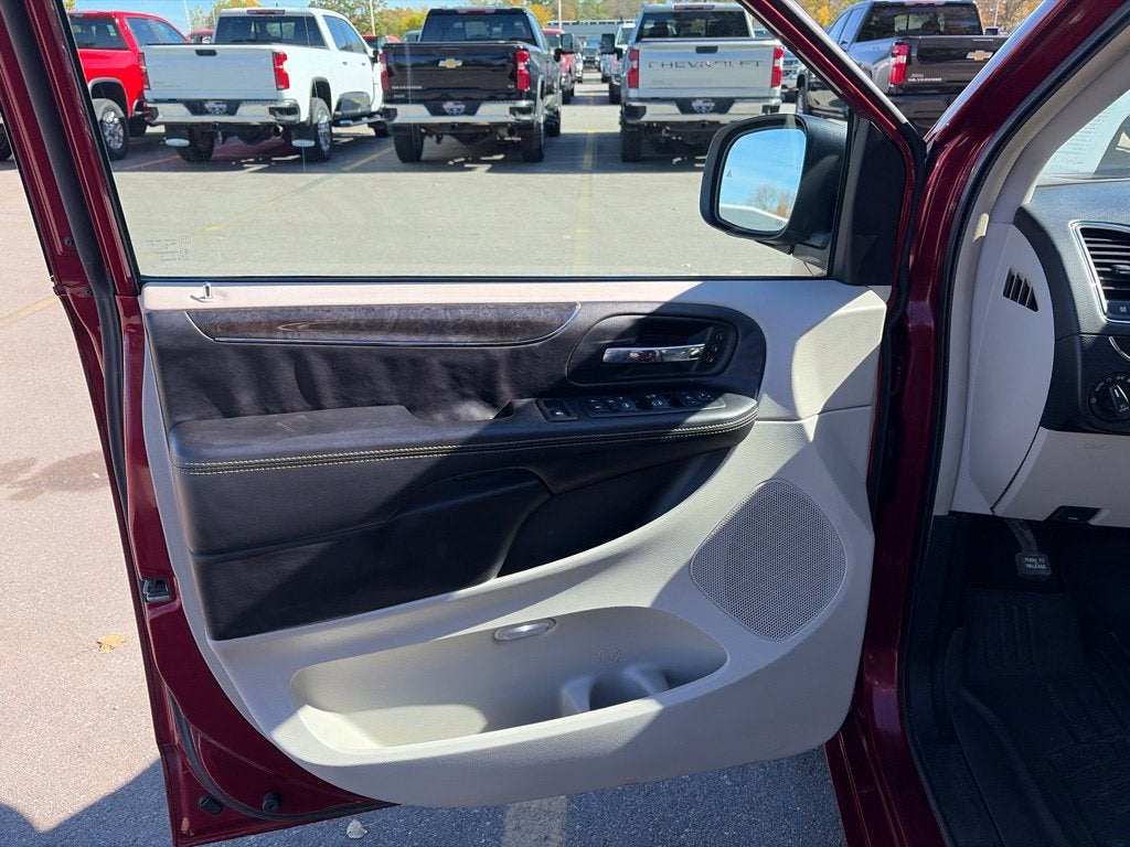 2013 Chrysler Town & Country Limited