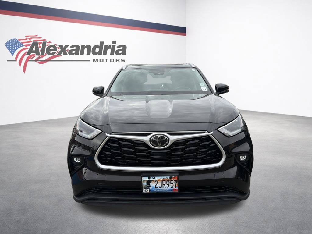 Used 2021 Toyota Highlander XLE with VIN 5TDGZRBHXMS115266 for sale in Alexandria, Minnesota