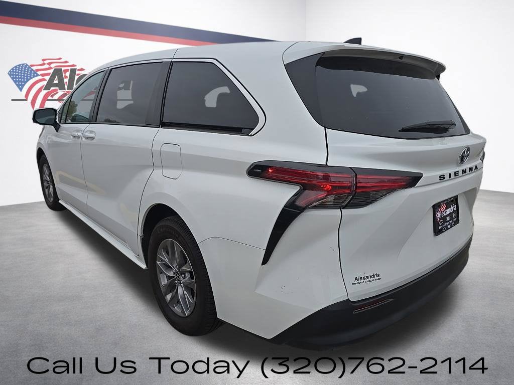 2022 Toyota Sienna LE - Photo 10