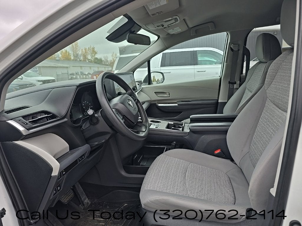 2022 Toyota Sienna LE - Photo 12