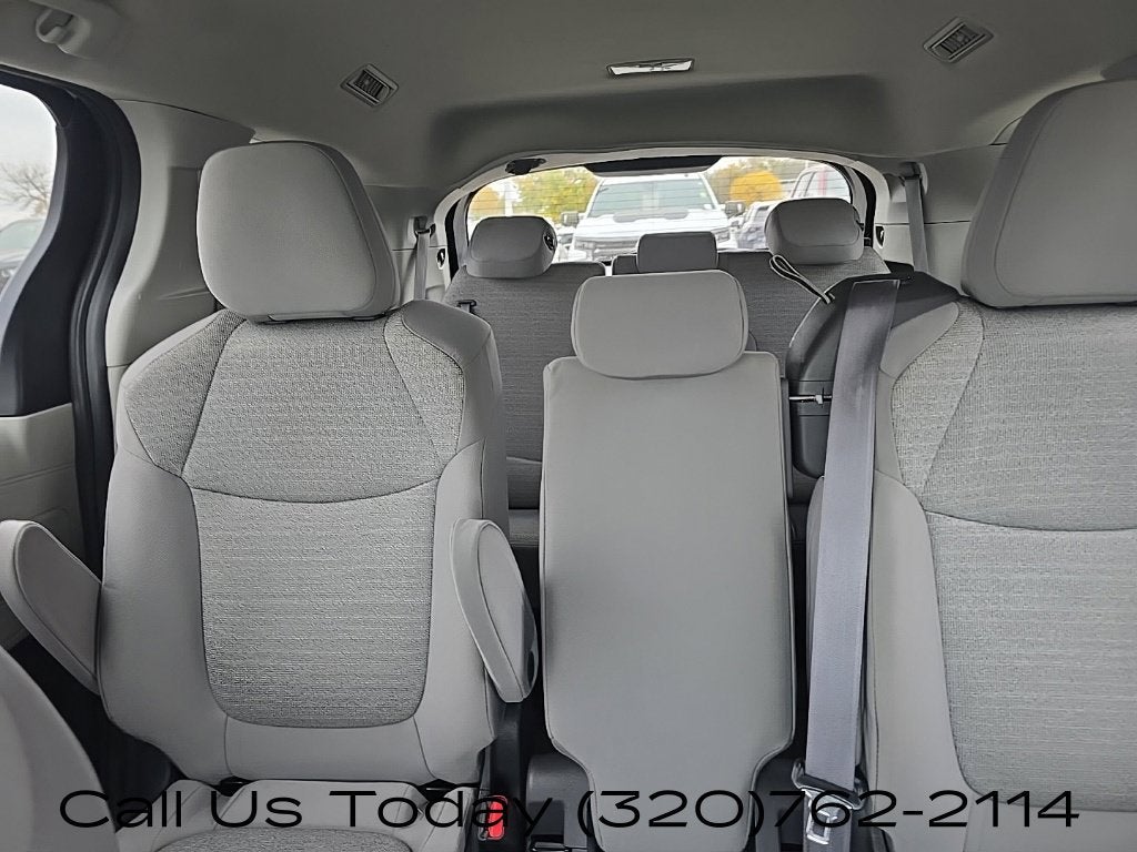 2022 Toyota Sienna LE - Photo 19