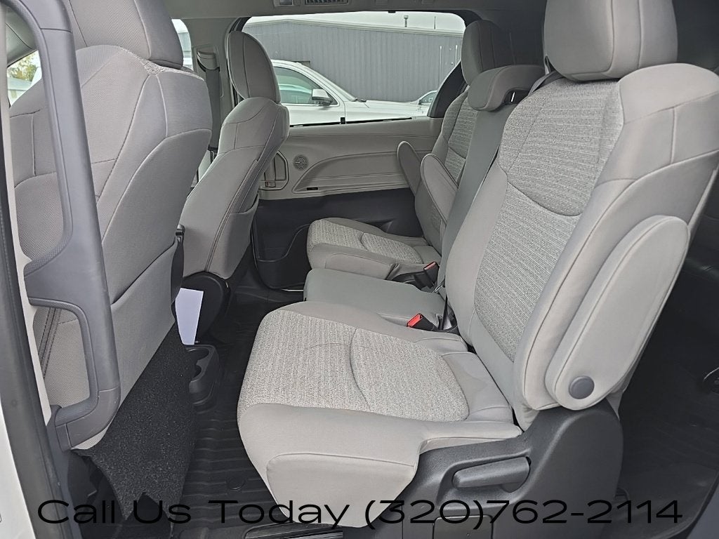 2022 Toyota Sienna LE - Photo 21