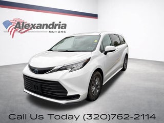 2022 Toyota Sienna LE